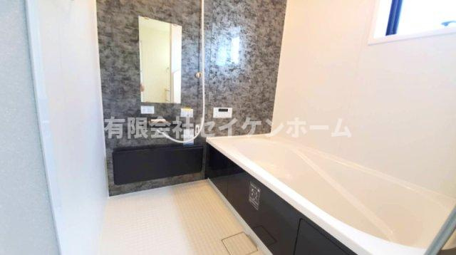 寄居町富田　新築住宅２号棟（平屋建）土地広々88坪超の浴室