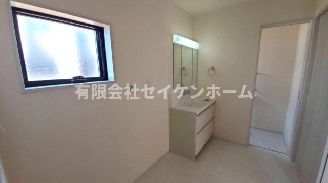 寄居町富田　新築住宅２号棟（平屋建）土地広々88坪超の脱衣所