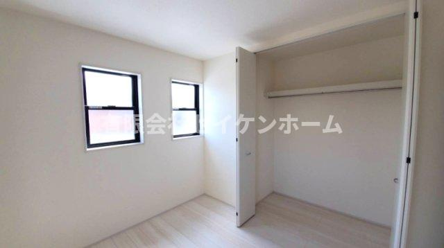 寄居町富田　新築住宅２号棟（平屋建）土地広々88坪超の収納