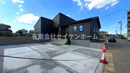 寄居町富田　新築住宅２号棟（平屋建）土地広々88坪超の前面道路含む現地写真