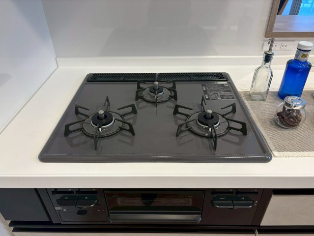 エルパーク西京・大原野のキッチン|3つ口コンロは同時調理が可能です！