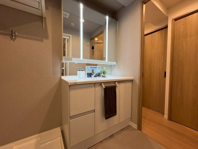 エルパーク西京・大原野の独立洗面台|収納力たっぷりの洗面化粧台です！