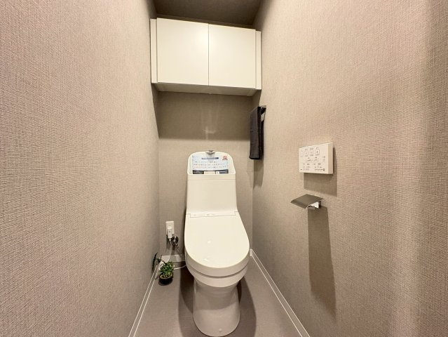 エルパーク西京・大原野のトイレ|清潔感のあるホワイト基調のトイレです。