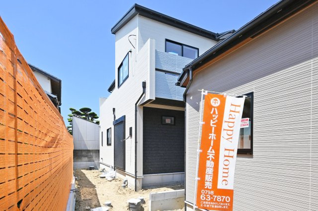 ブルーミングガーデン中野西2丁目新築一戸建て│4LDK+並列駐車２台可