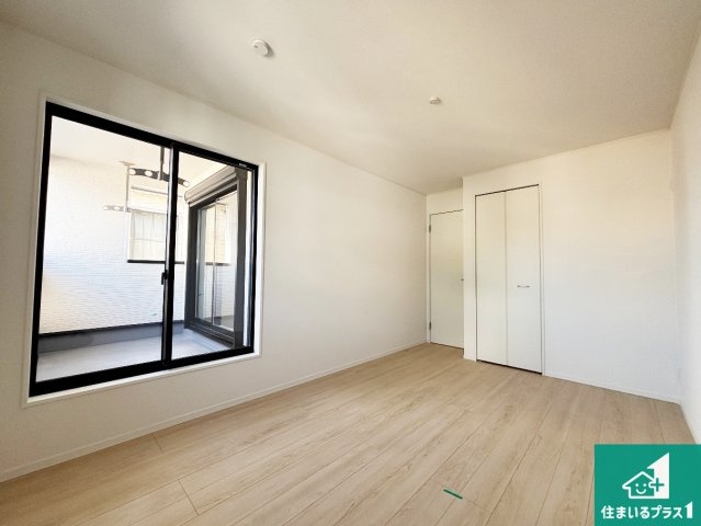 ■枚方市渚元町　第5期　新築一戸建ての洋室|シンプルな洋室は、自分好みのインテリアが楽しめます♪ご家族とインテリアや家具を選びに行くのは新築購入時の醍醐味の一つです。ぜひお楽しみください♪