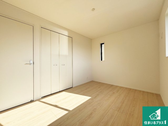 ■枚方市渚元町　第5期　新築一戸建ての洋室|シンプルな洋室は、自分好みのインテリアが楽しめます♪ご家族とインテリアや家具を選びに行くのは新築購入時の醍醐味の一つです。ぜひお楽しみください♪