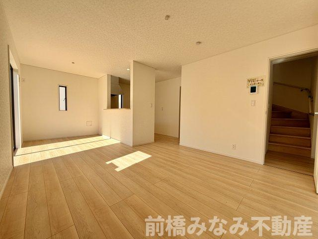 高崎市箕郷町白川第2　４号棟(全６棟)　クレイドルガーデン　新築建売分譲の居間・リビング|こちらのリビングで趣味の時間をお楽しみください