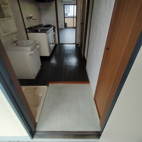 ジュネスFKの玄関