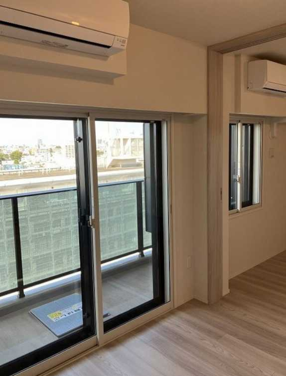 プレディアコート三軒茶屋　ペット相談　礼金０　フリーレント　新築のバルコニー