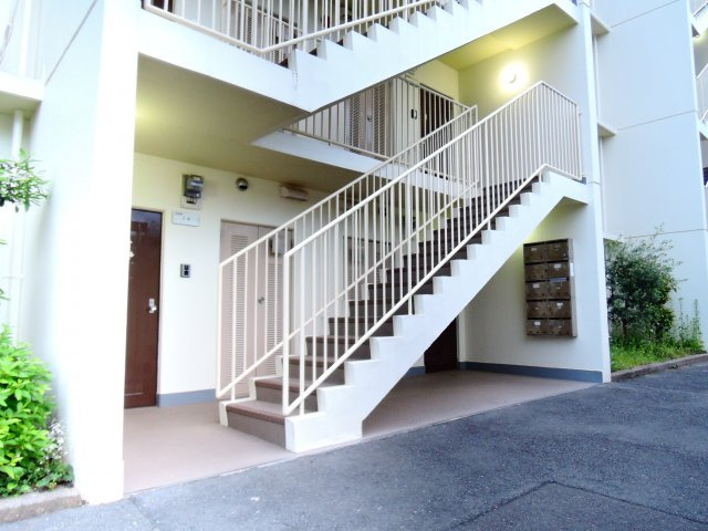 イトーピア高槻松が丘のエントランス