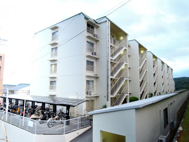 イトーピア高槻松が丘の外観