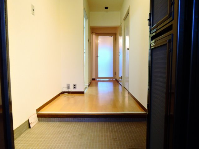 イトーピア高槻松が丘の玄関