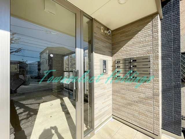 藤沢市湘南台２丁目のアパートのエントランス|毎日通るエントランス♪