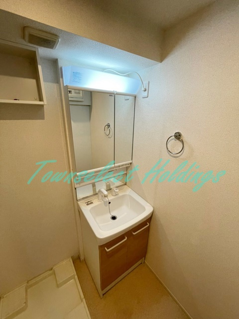 藤沢市湘南台２丁目のアパートの洗面所|明るい洗面所です