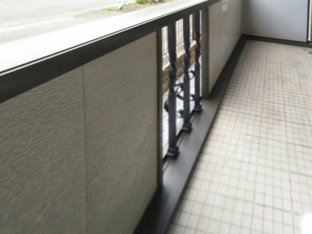 ニコール河辺のバルコニー