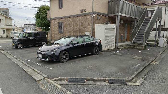 ニコール河辺の駐車場
