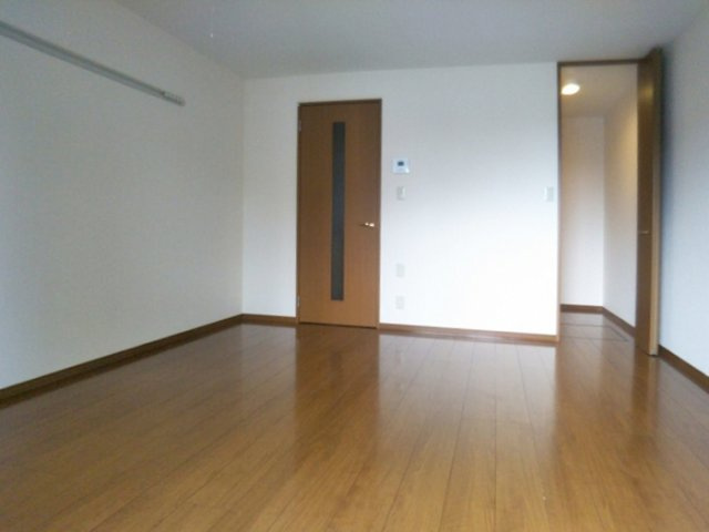 ニコール河辺の居間・リビング