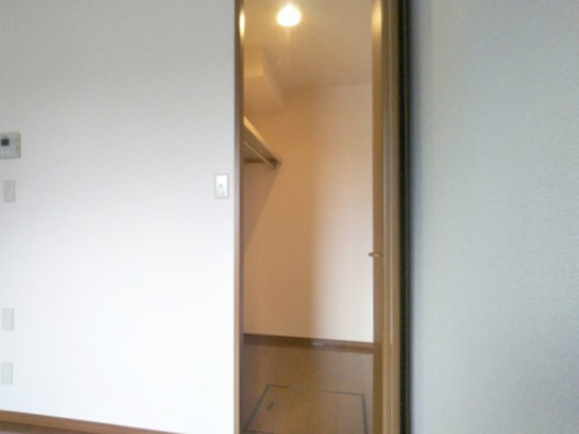 ニコール河辺の収納