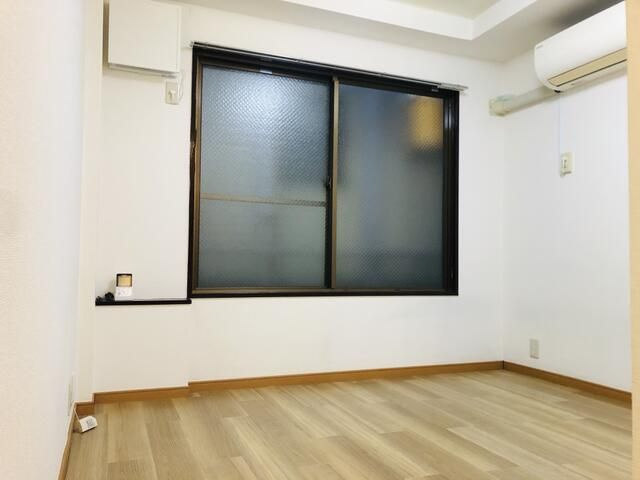 オノラインビルの居間・リビング