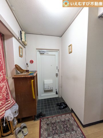 熊谷団地17号棟の玄関