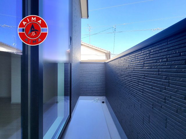 福岡市早良区有田6丁目第1-2棟（1号棟）のバルコニー|風をしっかりと感じられるバルコニーでは、毎日が洗濯日和です。広々としているので洗濯も楽しくなるでしょうし、気分転換にバルコニーからの眺めを楽しむのもいいでしょう。