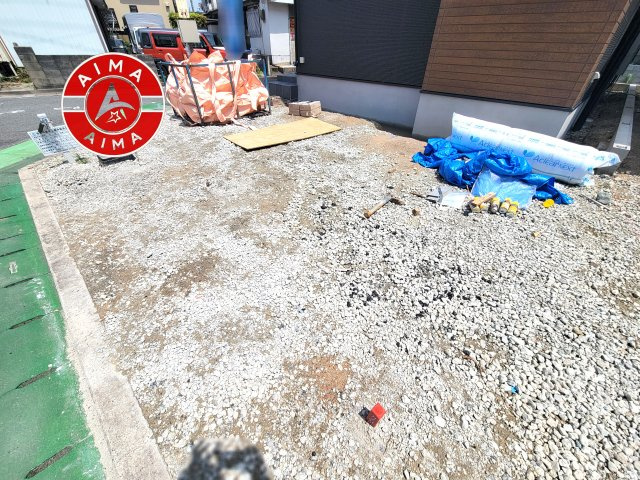福岡市早良区有田6丁目第1-2棟（1号棟）の駐車場|広々した駐車場になります。3台並列駐車となります。