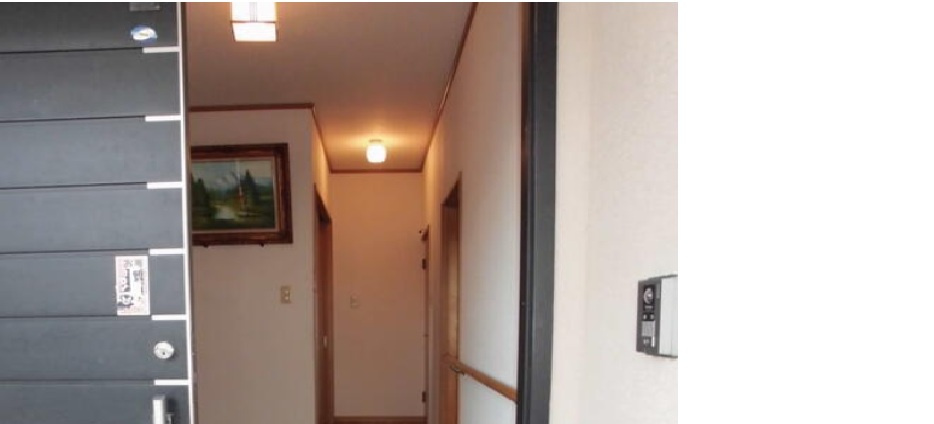 八代市大村町中古戸建の玄関