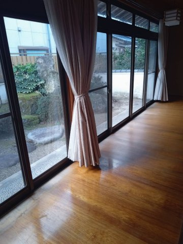 西平田町　戸建の居間・リビング