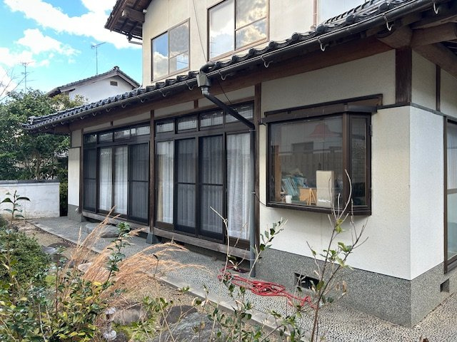 西平田町　戸建の玄関
