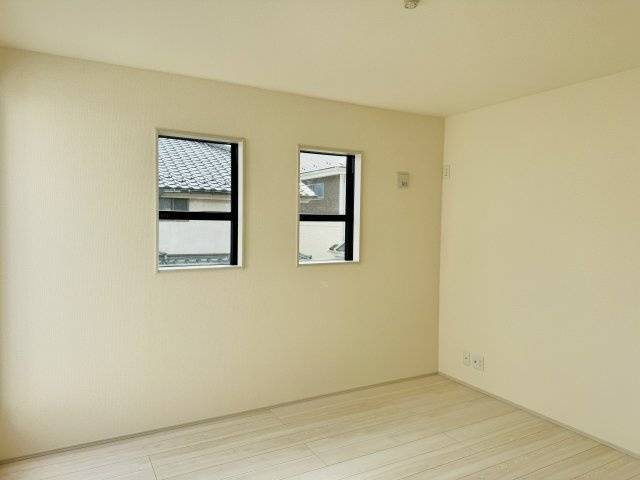 八王子市　久保山町　新築一戸建て　２期の寝室|～2階7.25帖の主寝室　ベッドなど大型家具のレイアウトもしやすい広さです～