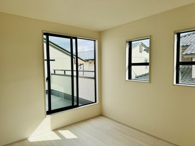八王子市　久保山町　新築一戸建て　２期の寝室|～2階7.25帖の主寝室　ベッドなど大型家具のレイアウトもしやすい広さです～