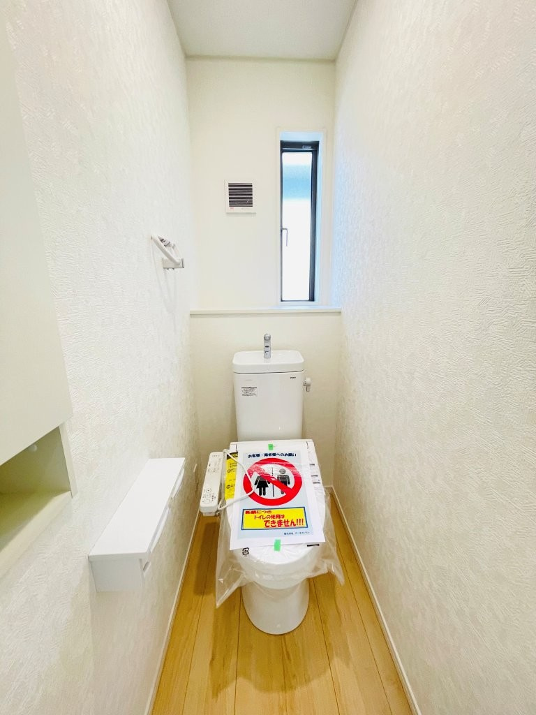 岡崎市細川町第14　新築分譲住宅　全2棟　2号棟のトイレ|1階、2階とも温水洗浄機能付きトイレです。