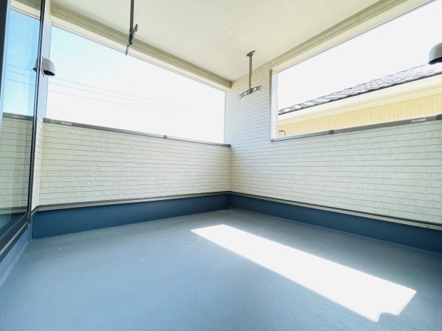 岡崎市細川町第14　新築分譲住宅　全2棟　2号棟のバルコニー|多用途に使えるインナーバルコニー付き。突然の雨でも安心です♪
