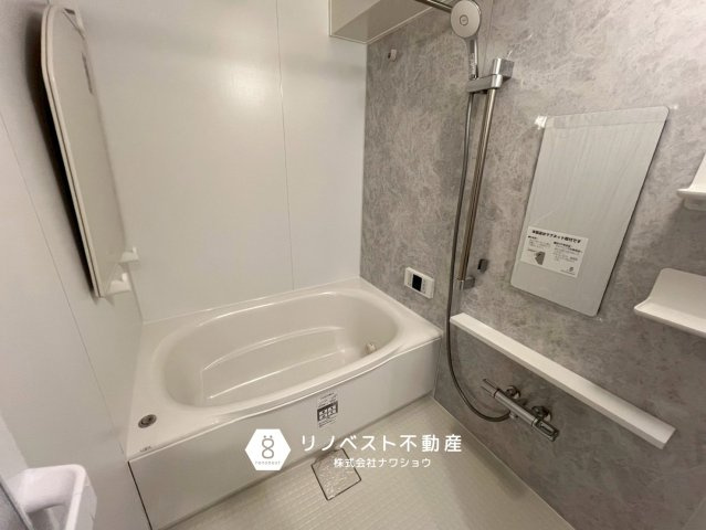 グランドメゾン小阪の浴室|リフォームで新調済みのバスルームで日々の疲れを癒してください♪
浴室乾燥機付きです◎