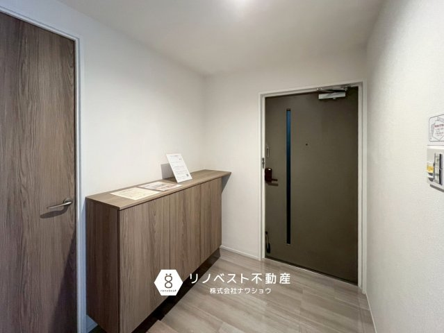 グランドメゾン小阪の玄関|【リノベスト不動産】女性スタッフ・男性スタッフ共に活躍中！
