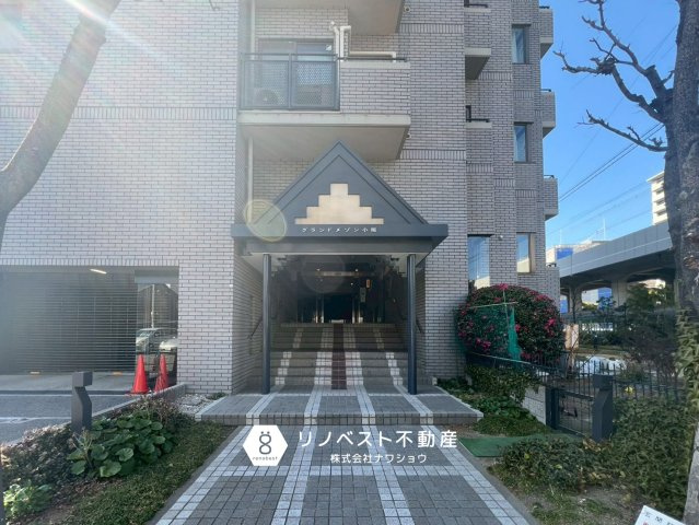 グランドメゾン小阪のエントランス