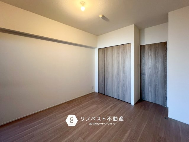 グランドメゾン小阪の洋室|全居室がバルコニーに面しております♪
クローゼットも全居室に付いております◎