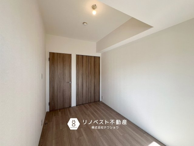 グランドメゾン小阪の洋室|シンプルな洋室でお部屋のレイアウトをお楽しみください！