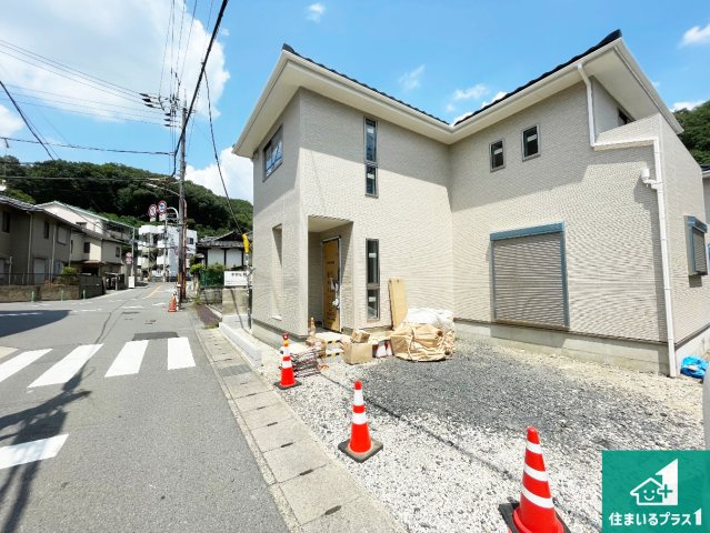 京都市左京区北白川仕伏町　新築一戸建ての前面道路含む現地写真|周辺は落ち着いた街並みの住宅地！子育てがしやすい住環境です！まだ未完成ですが、現地でしかわからない事もございます。是非一度ご覧ください。