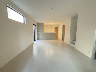 【居間・リビング】 | 南区良町1丁目　新築戸建