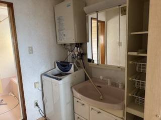 材木町14　中古住宅　3LDKの洗面所|洗面・洗濯機置き場・ボイラーです。