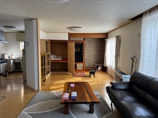 材木町14　中古住宅　3LDKの居間・リビング|全景です。