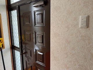 材木町14　中古住宅　3LDKの玄関|玄関ドアです
