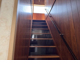 材木町14　中古住宅　3LDKの内装|階段上方向