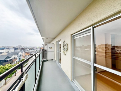 【バルコニー】 | 堺東グリーンハイツ | 南面バルコニーですので、日当たり良好！開放感のあるバルコニーです♪お洗濯も楽々快適に干せますよ！