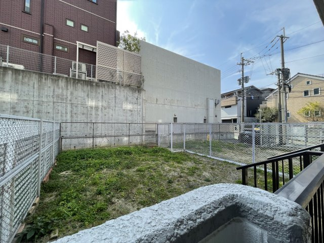 チサンマンション小笹の庭|戸建て感覚が味わえる約48.75㎡の専用庭付き。
