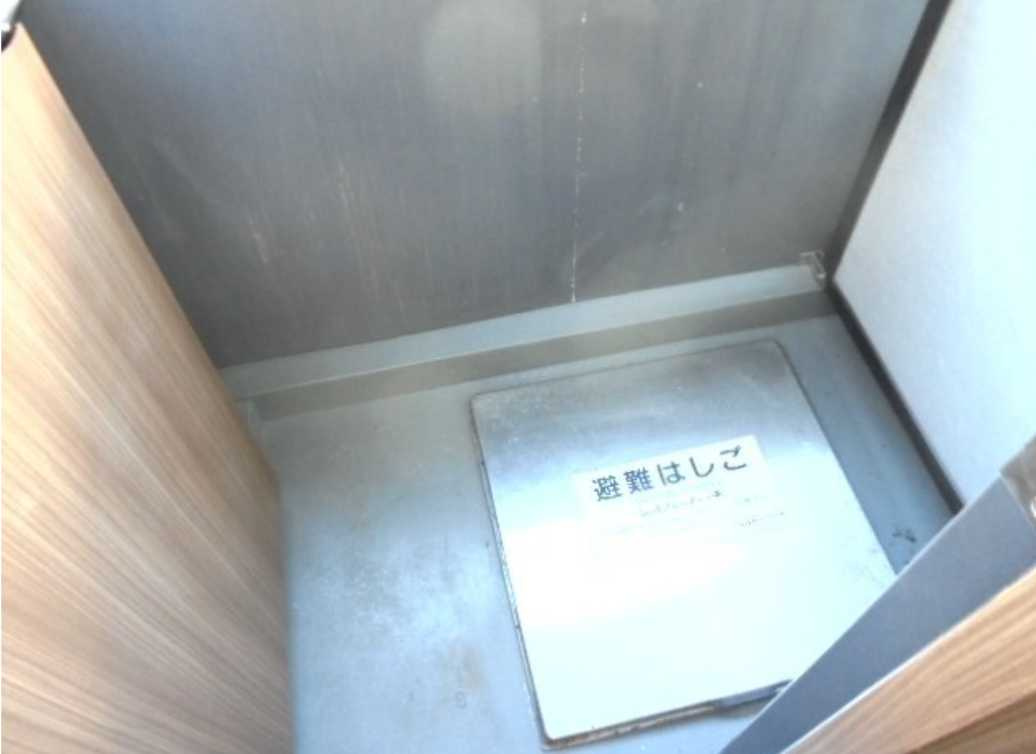 GRAND駒沢公園　オートロック　ペット相談　外観タイル貼りのバルコニー