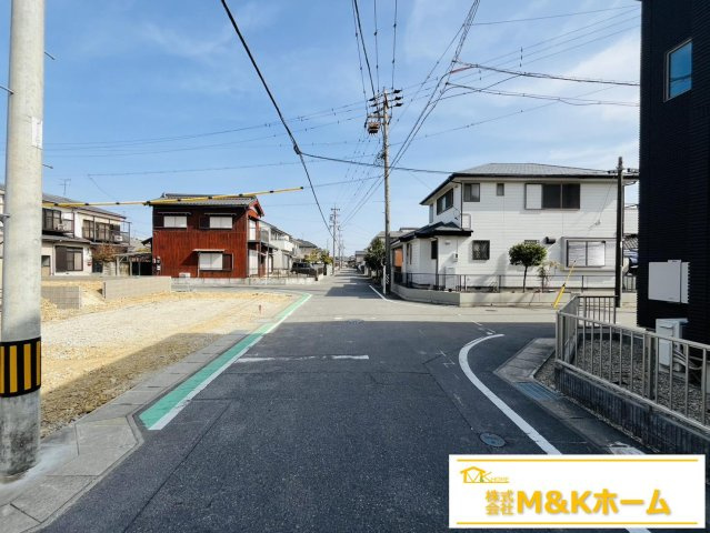 半田市花田町1丁目　全2棟　1号棟の前面道路含む現地写真|R8.2.24撮影　前道約6ｍ！