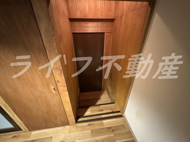 御厨東2丁目　貸家の玄関|明るい玄関です