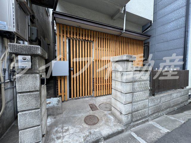 御厨東2丁目　貸家のエントランス|落ち着いたエントランスです